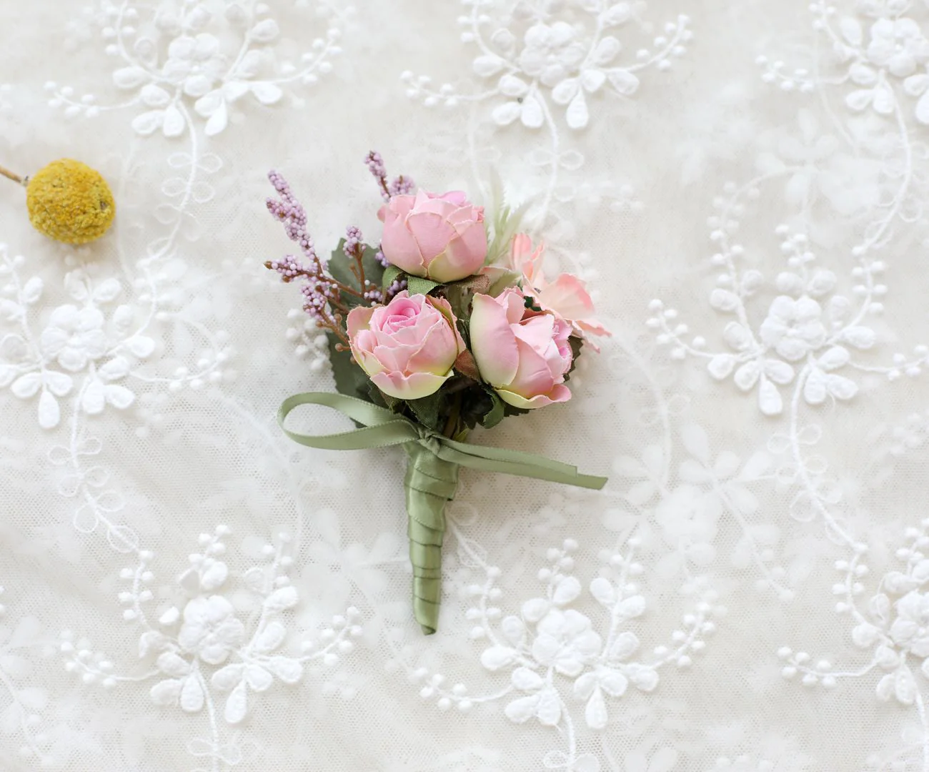 Gift Wrapping Groom And Groomsman Corsage - Image 10