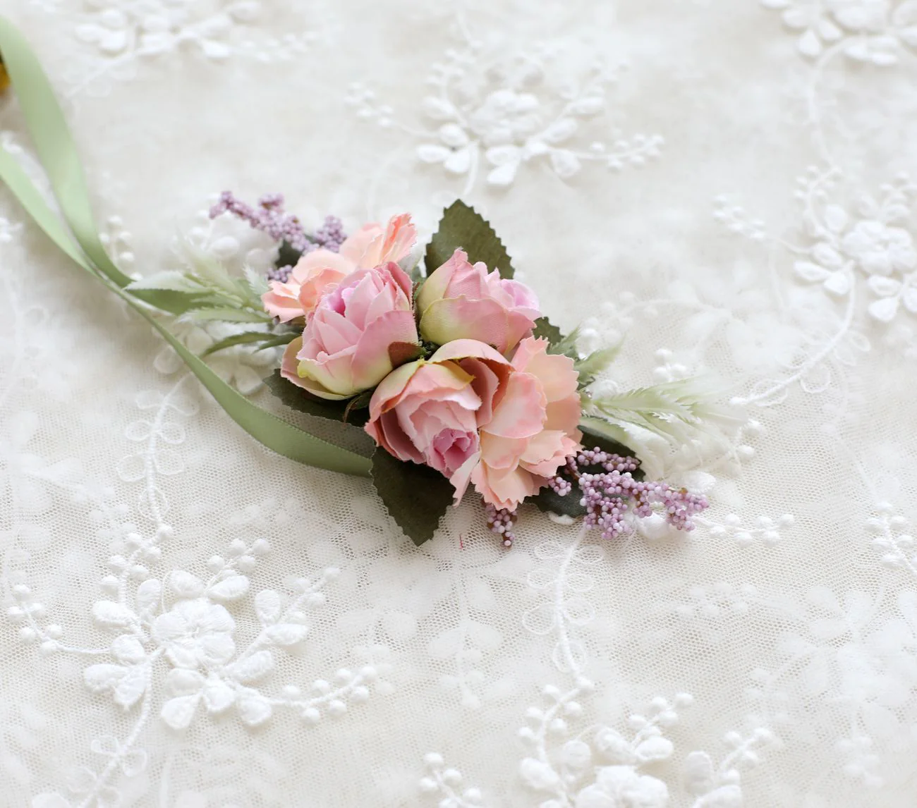 Gift Wrapping Groom And Groomsman Corsage - Image 15